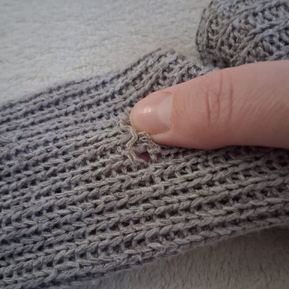 Sadie & Sage Women's Size Medium Gray Light Knit Tie Front Cropped Sweater - Picture 12 of 12